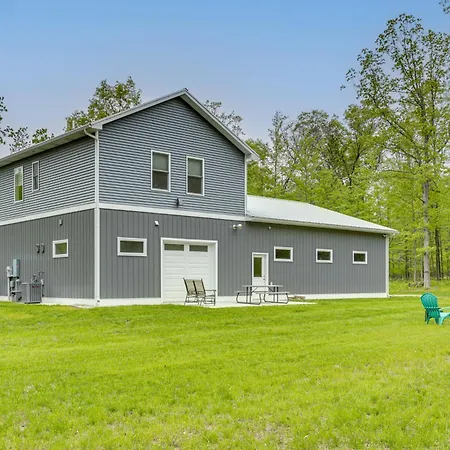 Higgins Lake Getaway Barndominium With Boat Parking